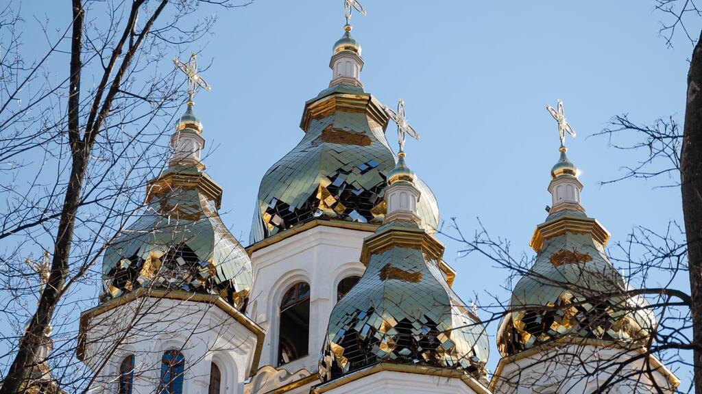 According to the mayor of Kharkov, around 13,000 buildings have been damaged or destroyed, including approximately 10,000 residential buildings. 